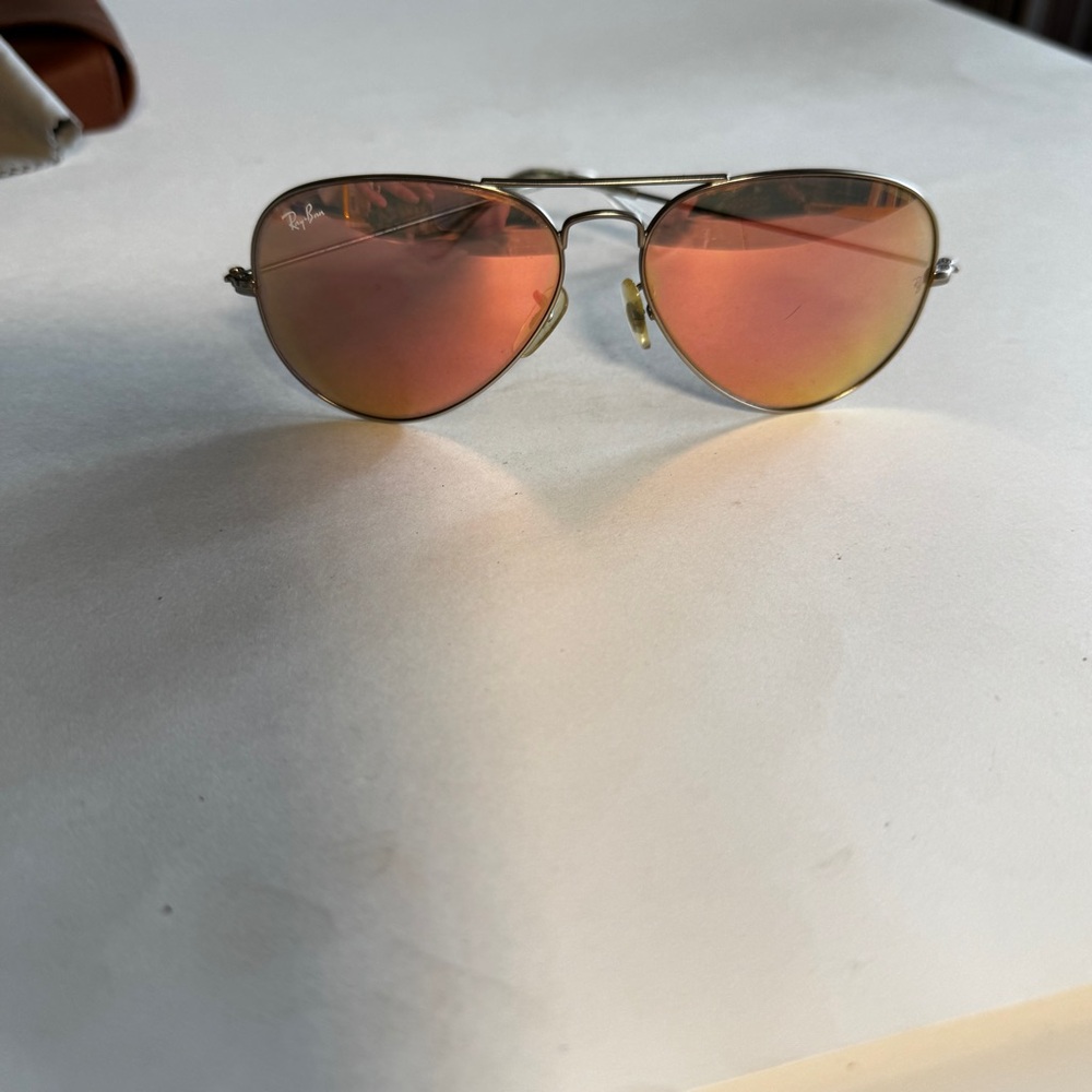Ray-Ban Sunglasses with Rose Lenses and Gold Frame RB-3025